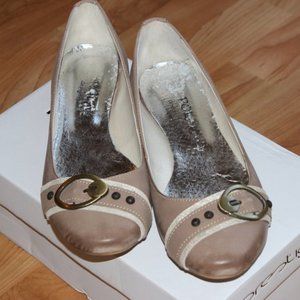 Plus size women's ballet flats